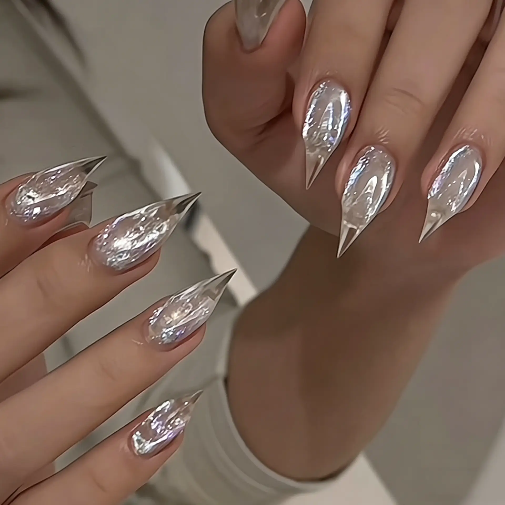 Holographic Silver Mirror Stiletto Fake Nails, Transparent Aurora Chrome Long Point Press On Nails
